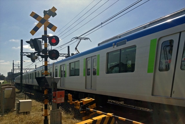 踏切や車体、レールの保守点検